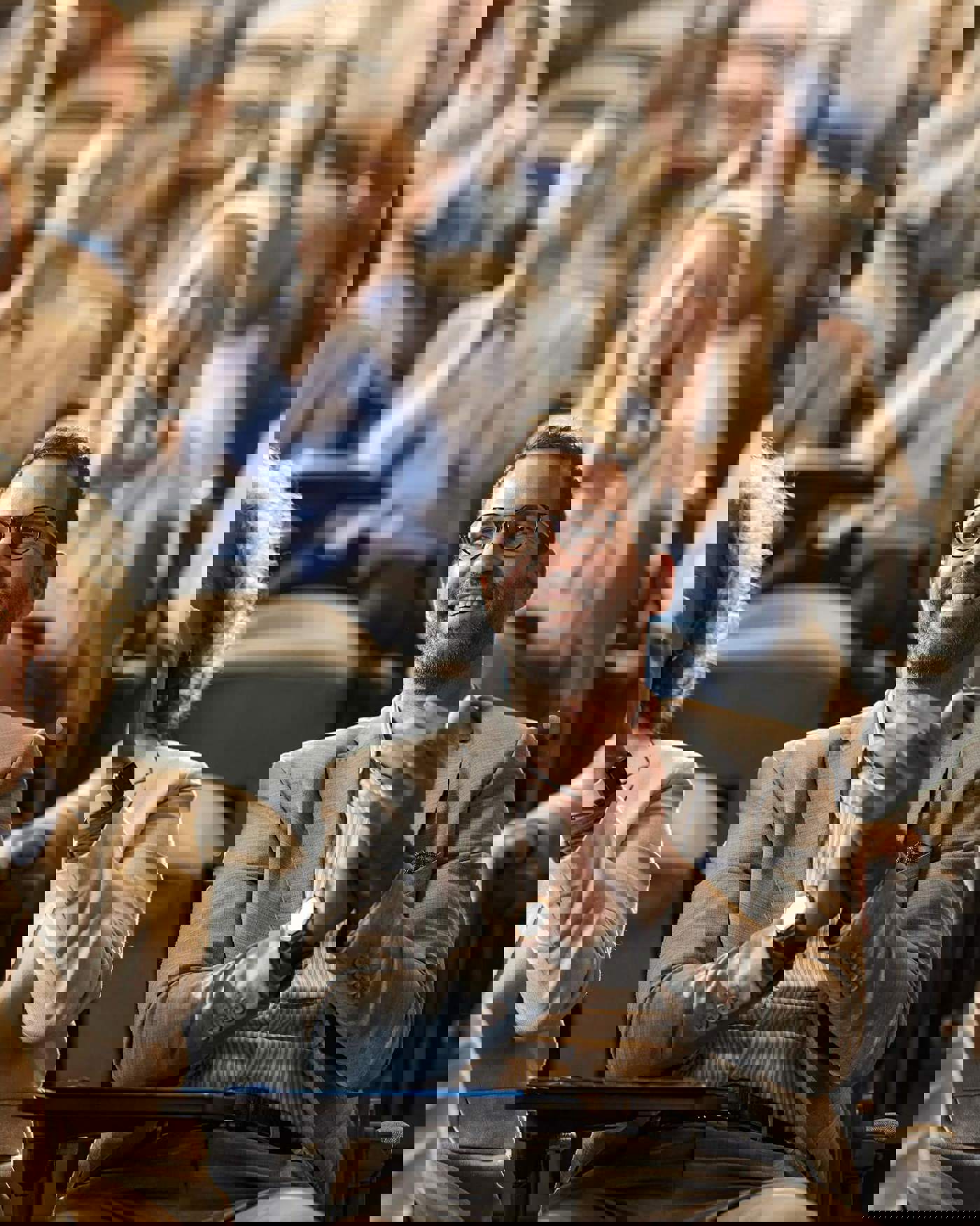Man clapping hands
